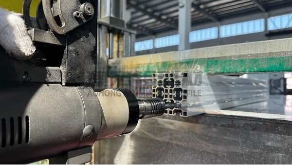 4545歐標(biāo)鋁型材中心適合攻絲嗎？